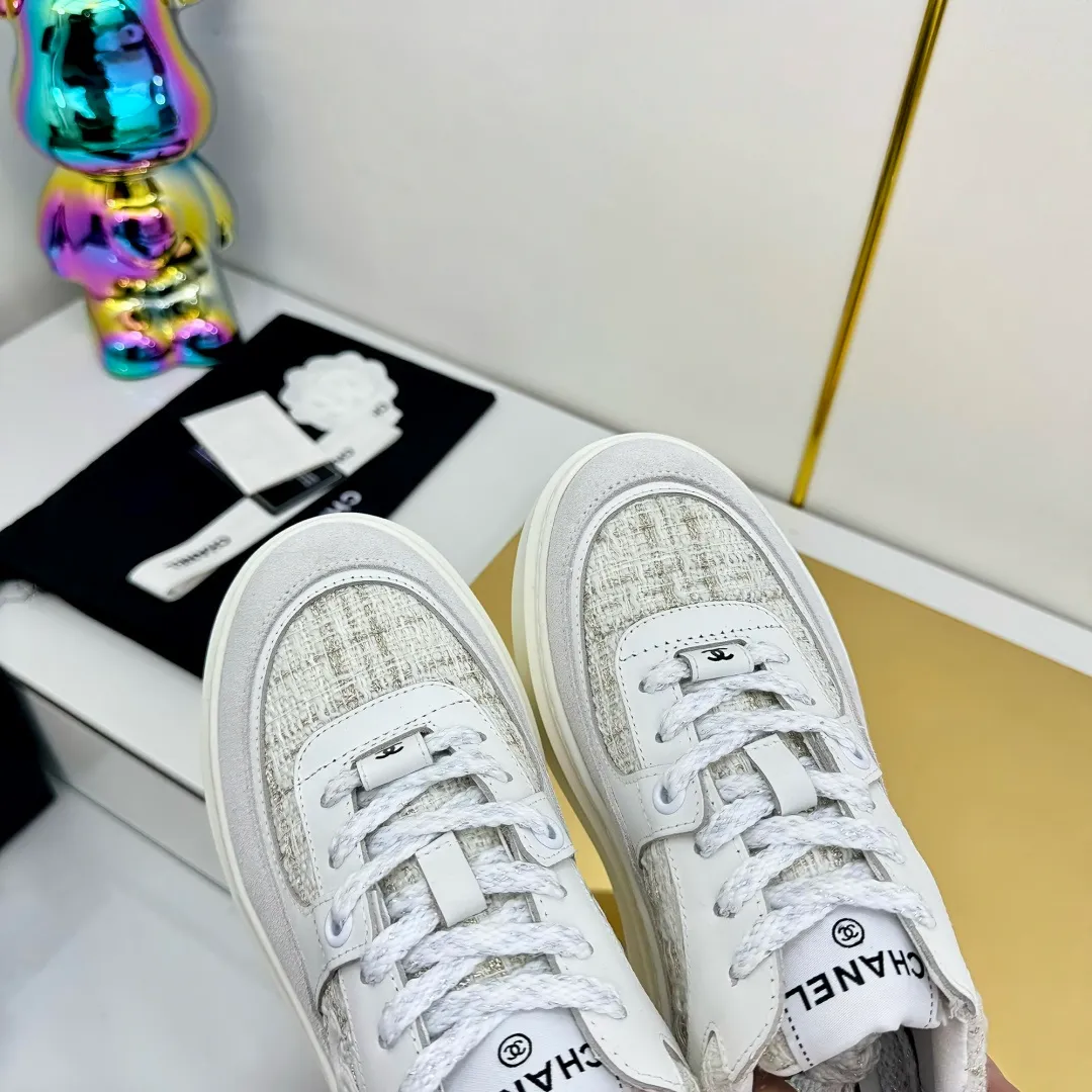 👟👟Ex-factory price 600👟👟 Upgraded version, upgraded version, upgraded version! No rebuttal accepted! ! ! ! Chanel Chanel panda shoes! 2025 counter's top casual sports shoes. This classic design; the upper is electro-embroidered with a variety of techniques; the outsole is fashionable and sporty; the unusual inclusion of a variety of color matching elements... The diversified mix and match is very good-looking and versatile, and can be used for leisure, fashion, sports, and outdoor... ꫛꫀꪝ Go➫ Materials: ❶Upper made of: original imported first-layer silk cowhide + original waterproof cloth + original first-layer cowhide ❷Inner lining: Original Yangli+Net ❸Outsole based on: Original TPU combination outsole Counter boutique packaging complete set for women 35–41 👉 👉 👉 👉 👉